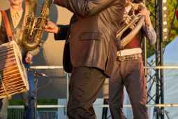 Concert, Volkanik, Orientation, Portrait