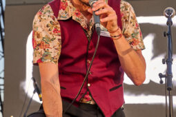 Concert, Volkanik, Orientation, Portrait