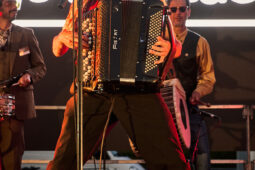 Concert, Volkanik, Orientation, Portrait
