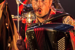 Concert, Volkanik, Orientation, Portrait