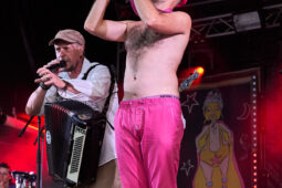 Concert, Les P'tits fils de Jeanine, Orientation, Portrait